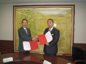 大阪大学との締結式2