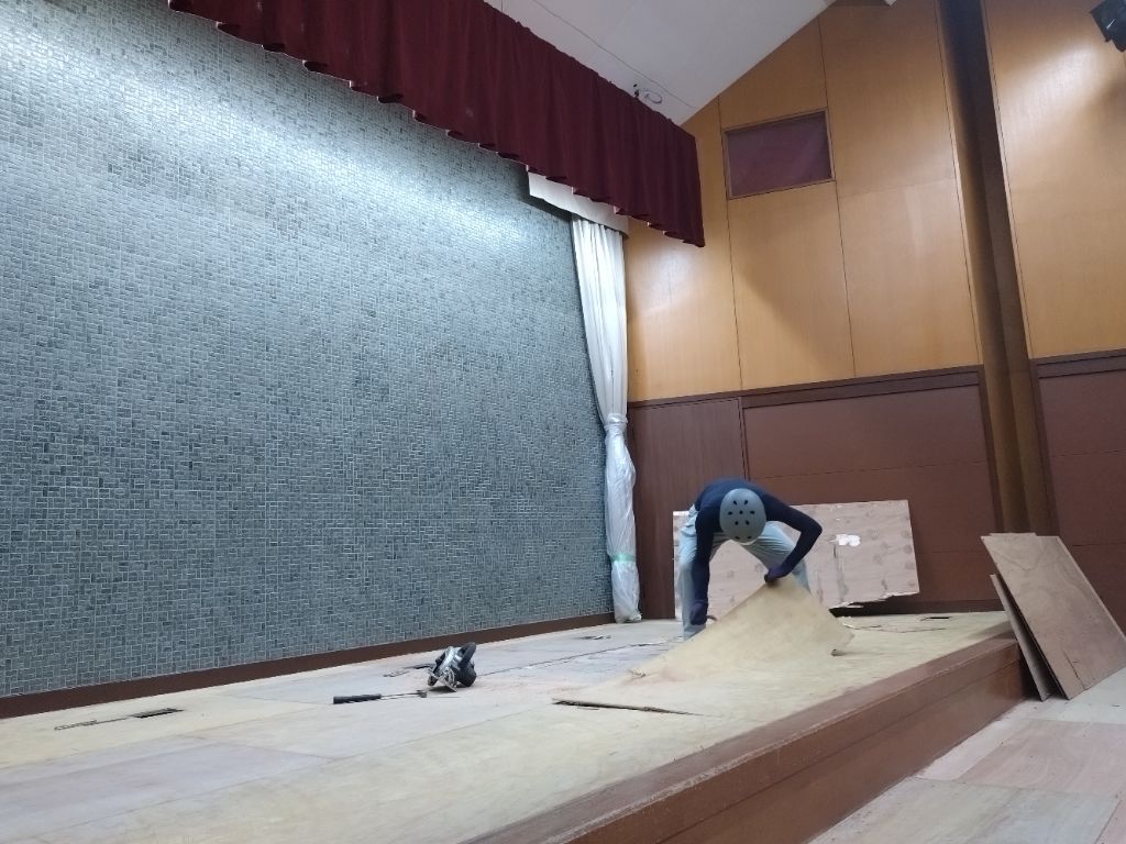 床をはがします