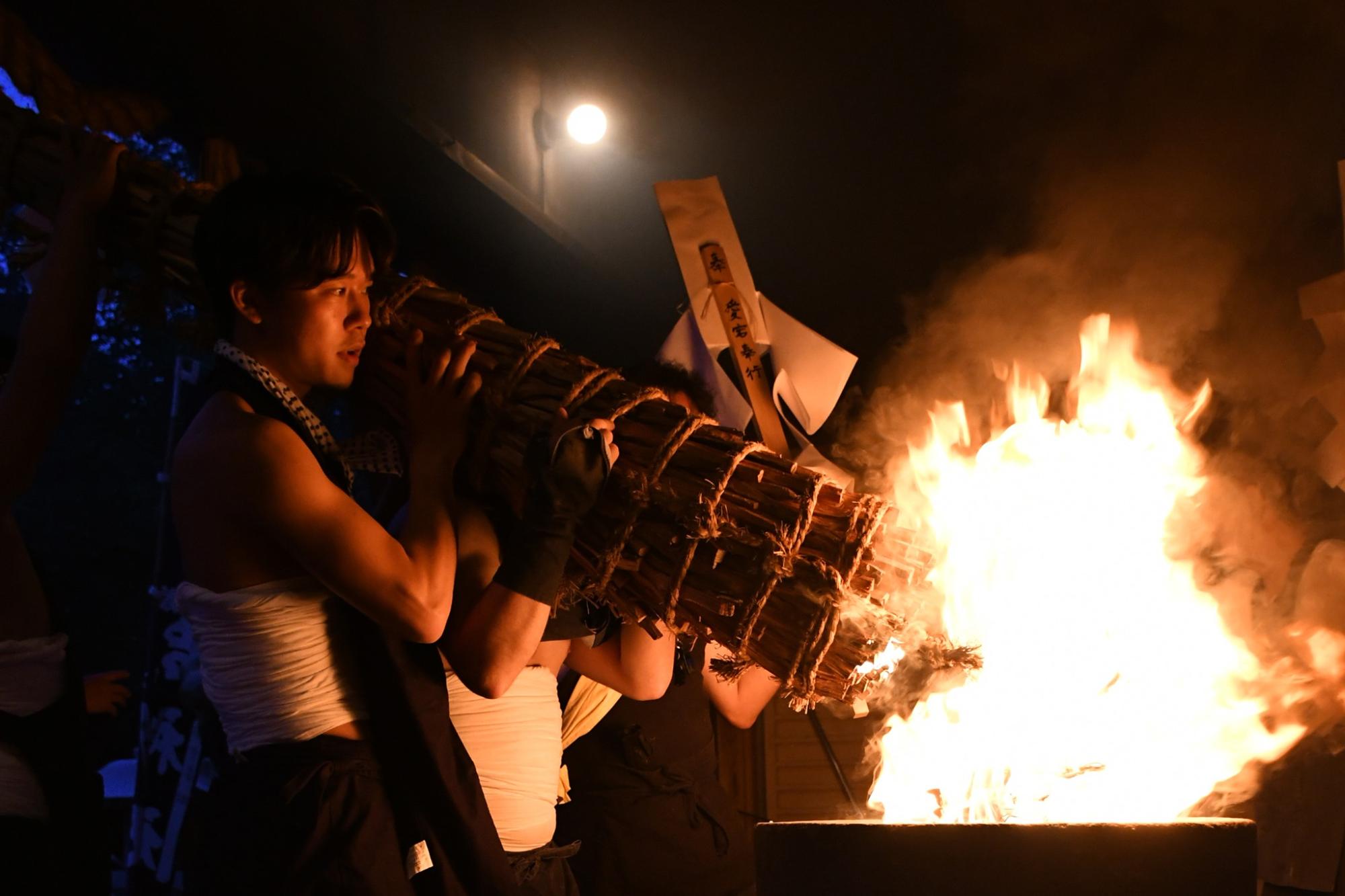 がんがら火祭り