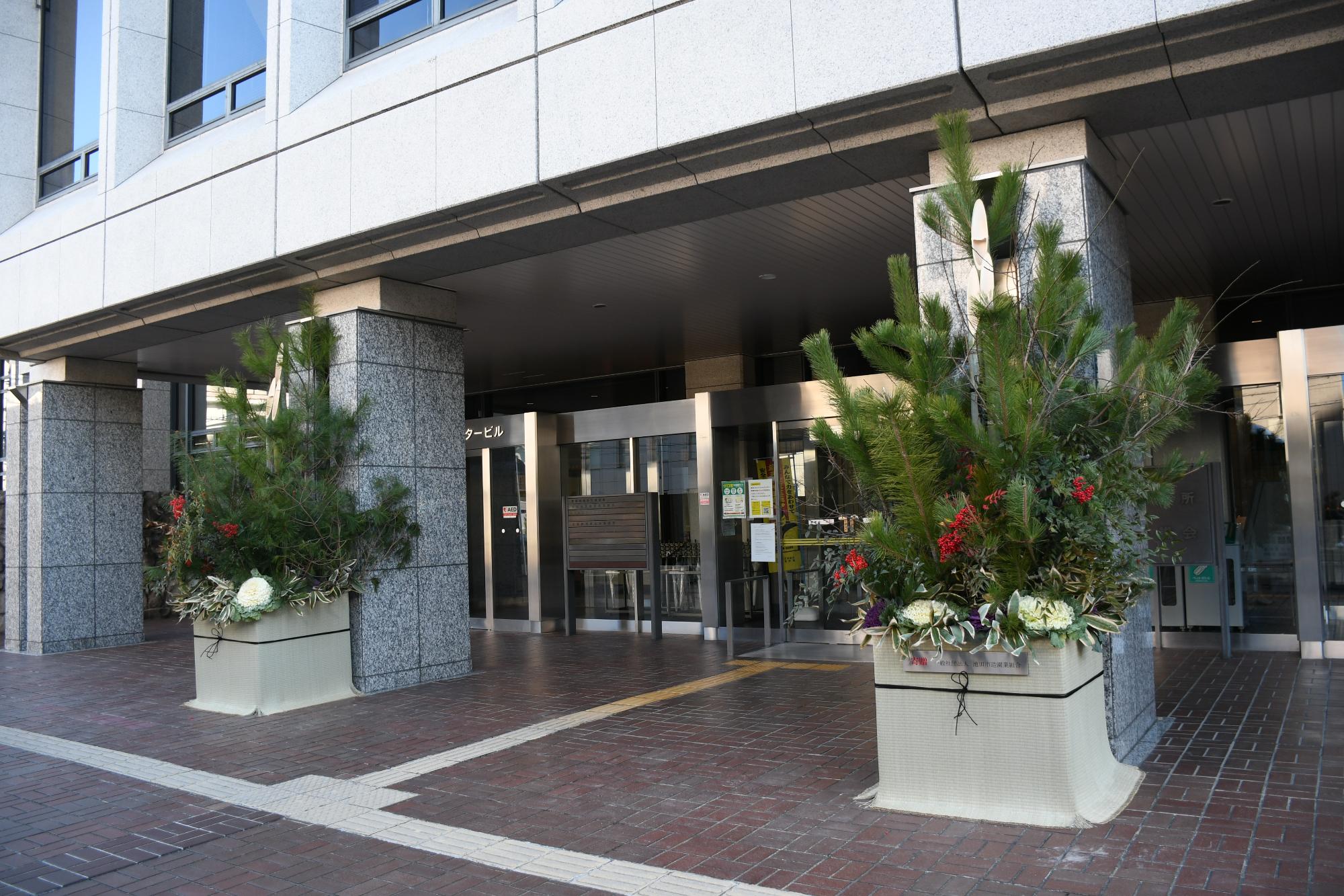 12月19日 市役所正面玄関前に大門松！のイメージ