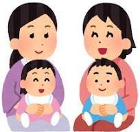 赤ちゃんを抱いたお母さん