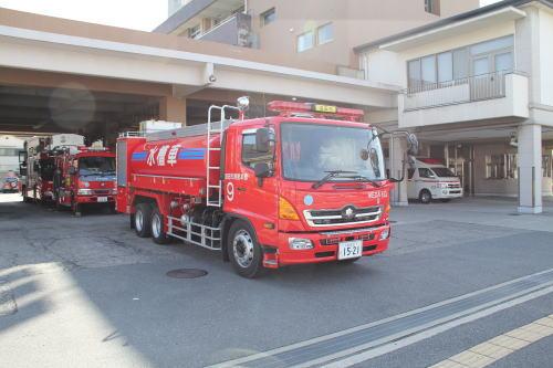 （写真）9号車 小型動力ポンプ付水槽車