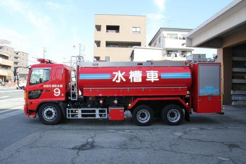 （写真）9号車 小型動力ポンプ付水槽車