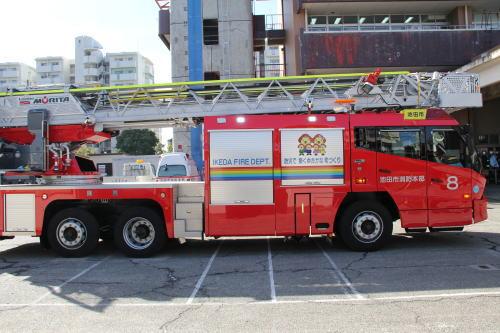 （写真）8号車 40メートルはしご車