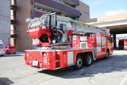 （写真）8号車 40メートルはしご車