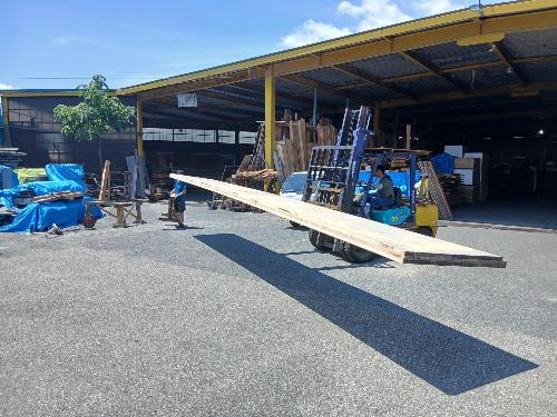 フォークリフト登場