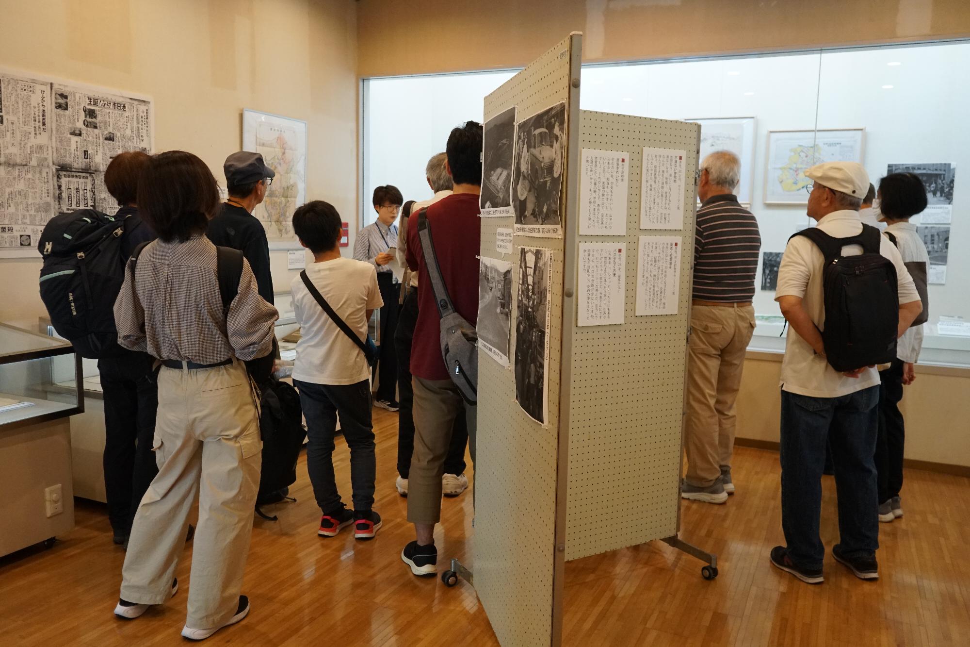 令和7年度特別展「たのしむ・語らう・大阪の書画」ミュージアムトークの様子