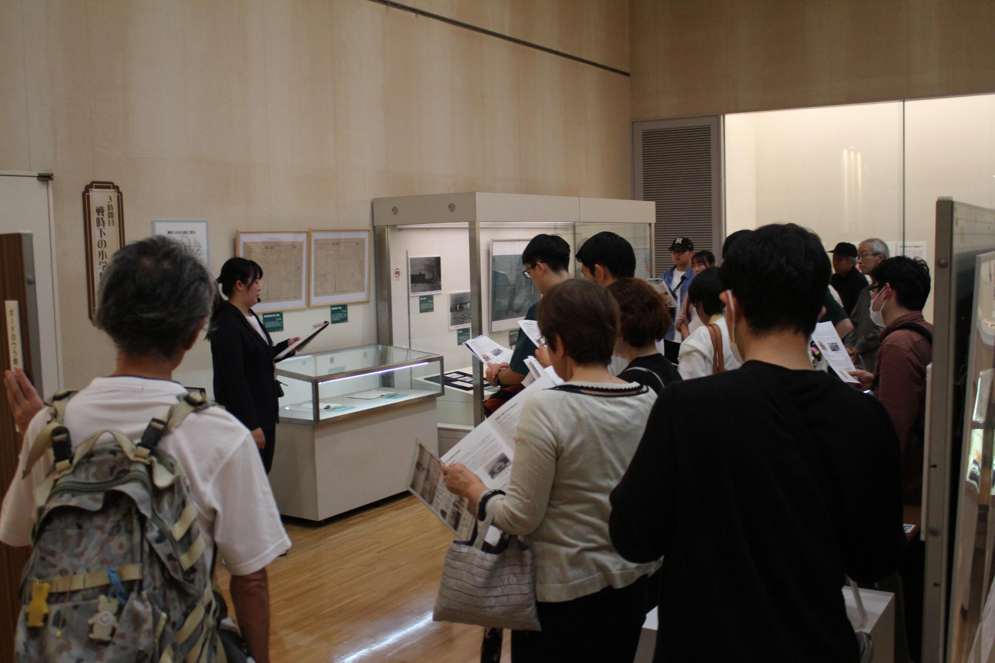 令和6年度特別企画展「開校150周年！池田の小学校」ミュージアムトークの様子