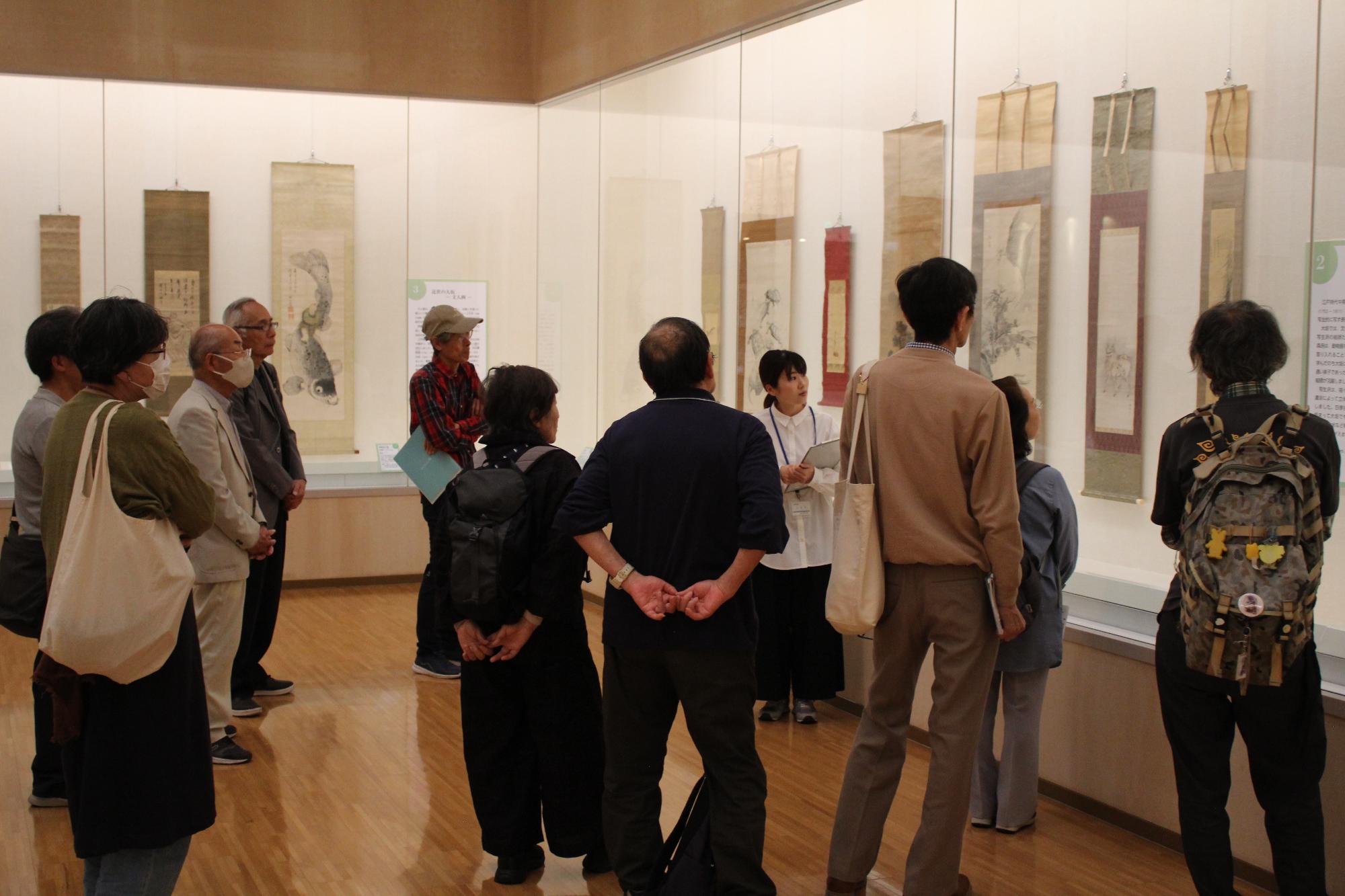 令和7年度特別展「たのしむ・語らう・大阪の書画」ミュージアムトークの様子