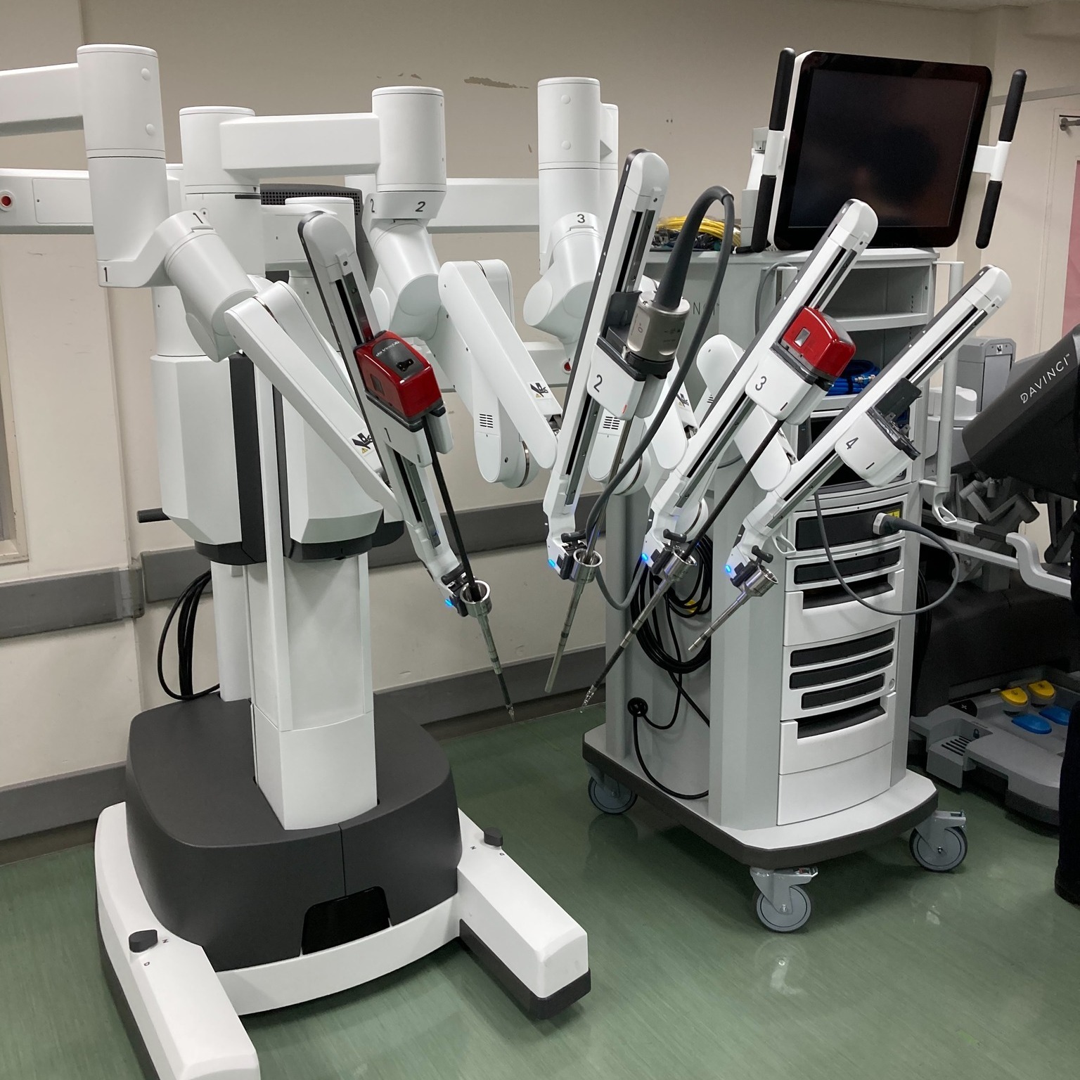市立池田病院に導入された手術支援ロボット