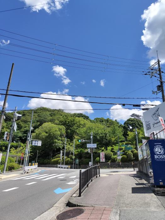 五月山公園前交差点